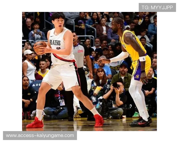 篮球运动员赛后去吃火锅被偶遇